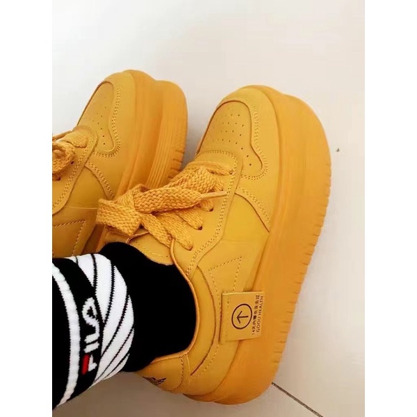 Giày thể thao màu siêu đẹp