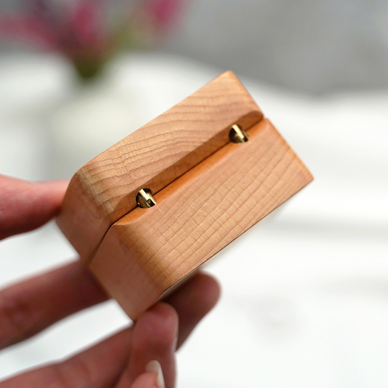 Hộp Đựng Nhẫn Nắp Lật Kiểu Cổ Điển Độc Đáo