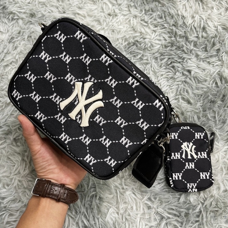 Túi Chéo MLB Monogram Size Lớn  Full Mạc Tag