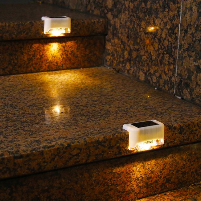 Đèn LED năng lượng mặt trời chống thấm nước trang trí sân vườn