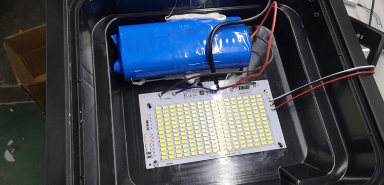 Pha năng lượng mặt Trời 60w | BigBuy360 - bigbuy360.vn