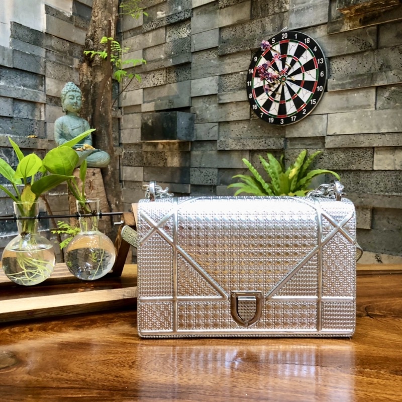 💚 👜  •Túi chuẩn si hiệu của nữ Dior mẫu Diorama bạc siêu hót hít•