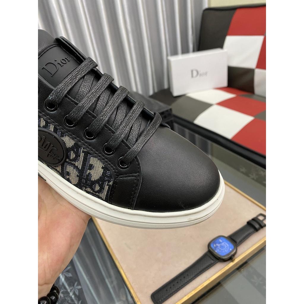 Giày sneakers nam da thật cao cấp DIOR CD thiết kế trẻ trung và hiện đại với họa tiết logo thương hiệu cách điệu bắt mắt