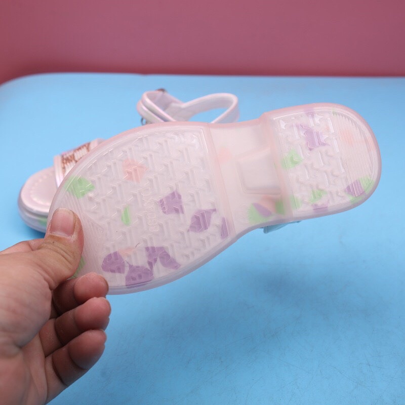 Sandal cho bé gái - dép quai hậu cho bé đi học siêu nhẹ đính hạt quai chéo điệu đà QCCC fullbox size đại 211 (sz26-sz36)