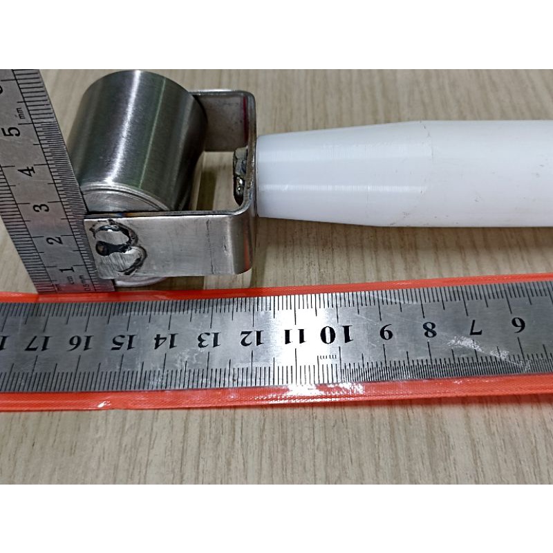 Cây Lăn inox cán nhựa ( inox đặc )
