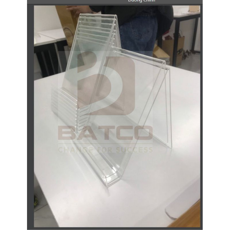 Kệ mica để sách  kệ để trưng bày sách tiện lợi