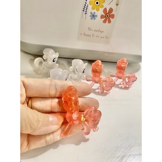 Ngựa pony trắng cam