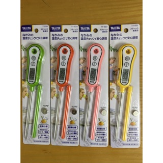 Đo nhiệt độ nước pha sữa Tanita cho bé