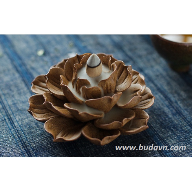 Hoa sen xông trầm bằng gốm