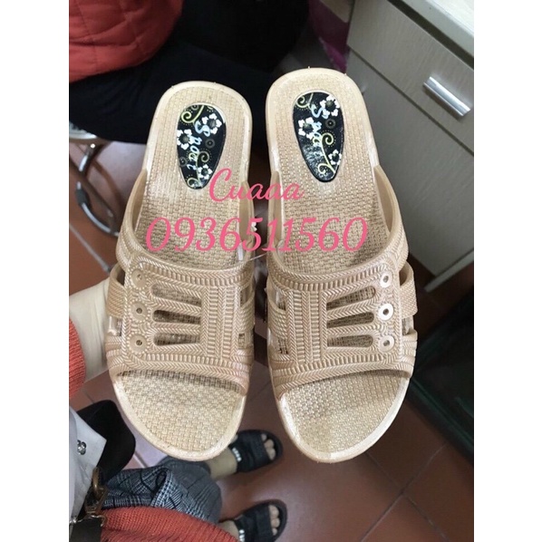 Dép đúc nguyên khối dẻo êm chân cho bà mẹ