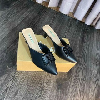 Dép sục mũi nhọn