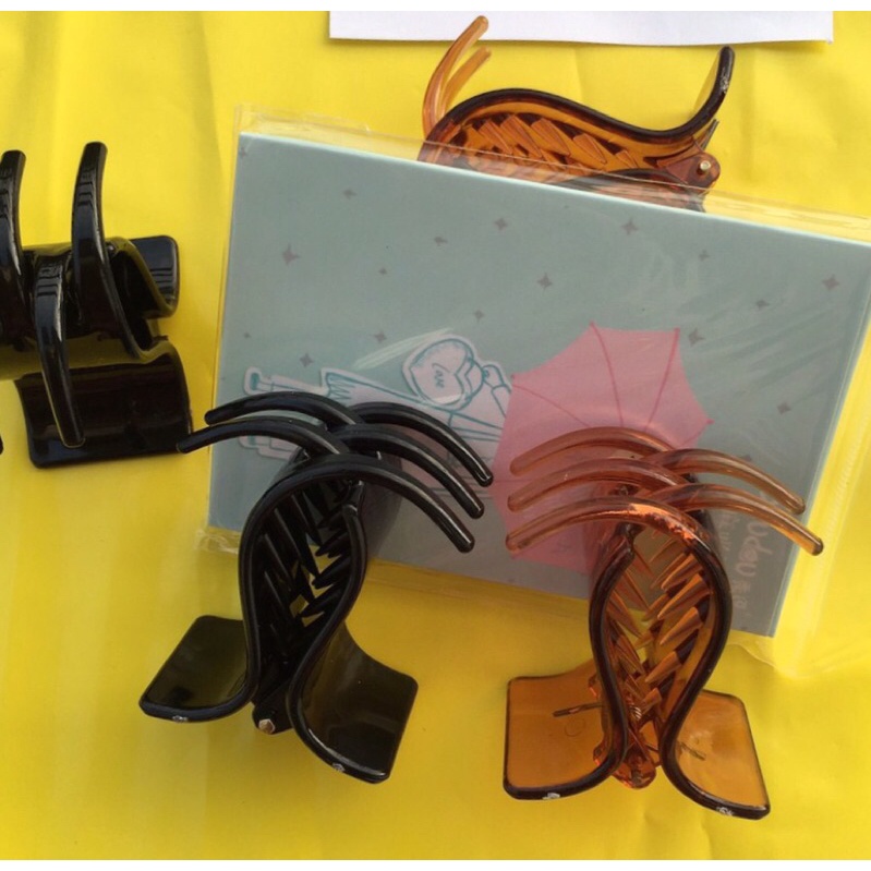 Kẹp tóc càng cua 5 răng màu nâu và màu đen