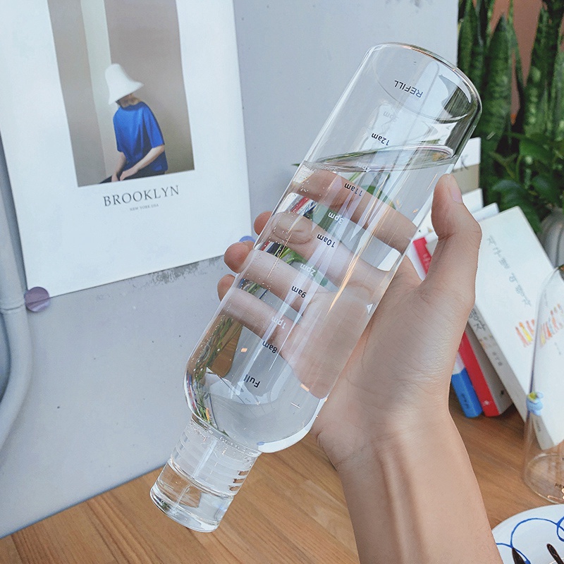 Bình nước nhựa trong suốt có vạch chia thời gian tiện lợi