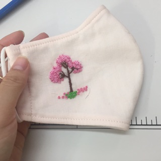 Khẩu trang thêu tay kèn hồng