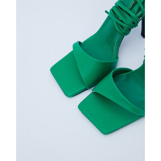 2702 - CAO GÓT AMELIA STRING SANDALS