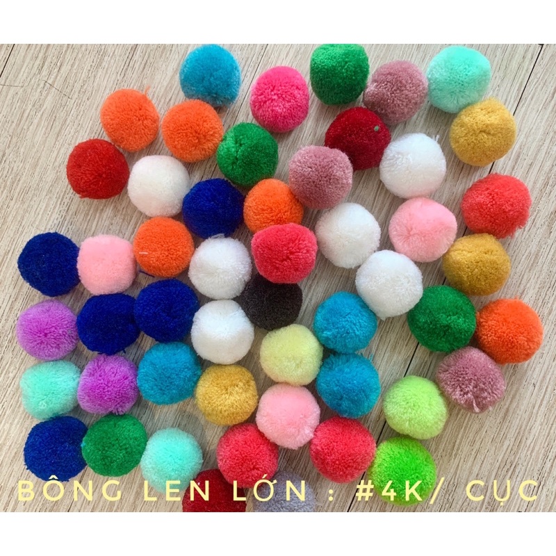 Dép đi biển đính viên pompom nhiều tone màu