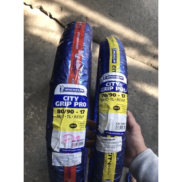 Vỏ michelin city grip pro 70/90-17 80/90-17 vỏ không ruột nhé gắn bánh mâm bao dày đẹp nhé