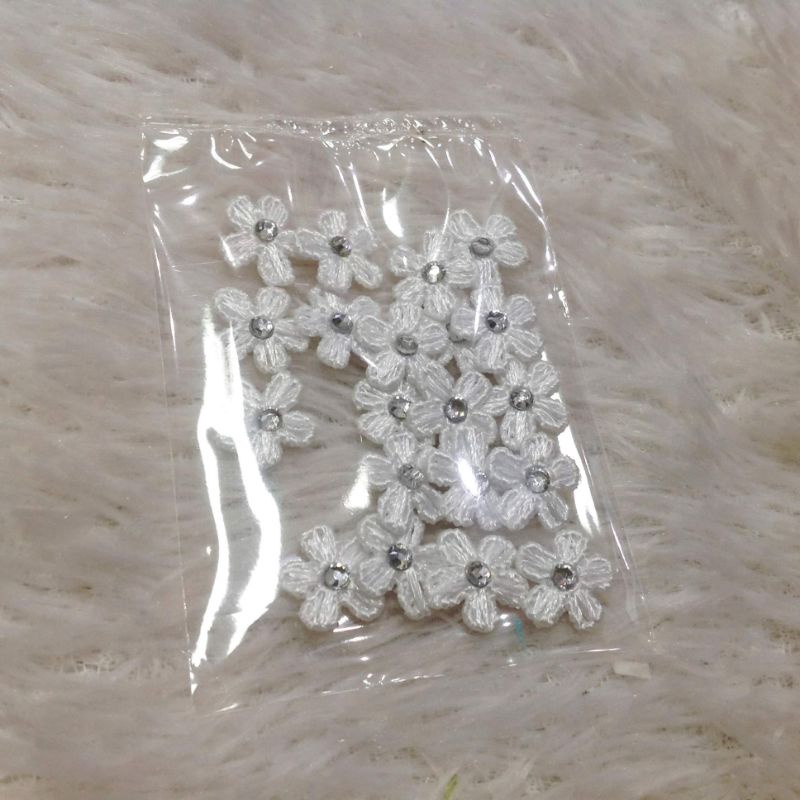 18 hoa mai mini thêu 3d đính đá xoàn lấp lánh size 1.2cm trang trí quần áo thủ công handmade