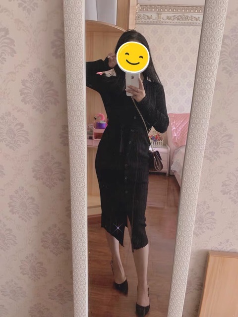 Váy len dáng dài cổ V kết nút màu đen kem tay dài xẻ tà mang đi làm, đi chơi mùa đông