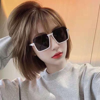 kính mắt vuông viền trắng