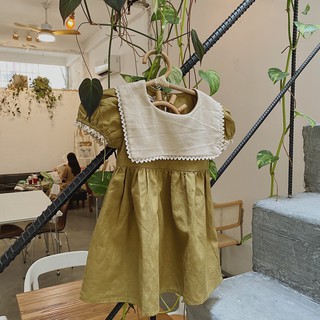 Đầm xanh linen cổ vuông