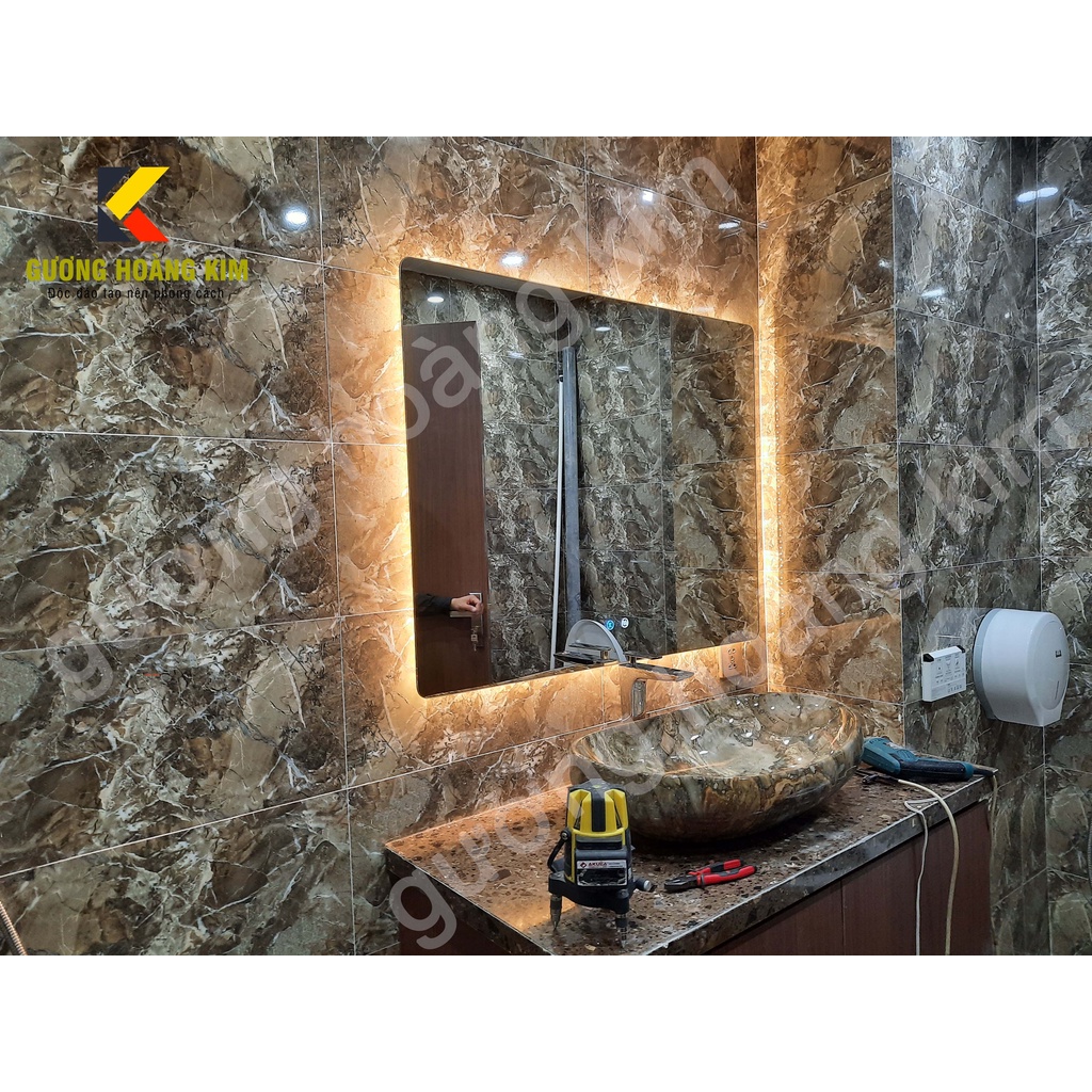 Gương led treo tường chữ nhật phòng tắm nhà tắm wc bàn trang điểm cảm ứng kích thước 60x80,70x90 cm guonghoangkim HK3012