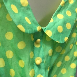 Đầm xanh lá chấm bi vàng size S