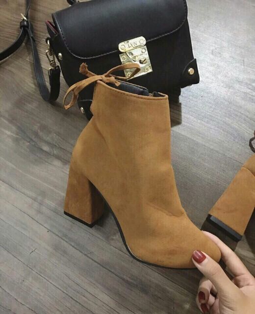 Boot lửng dây buộc sau hàng