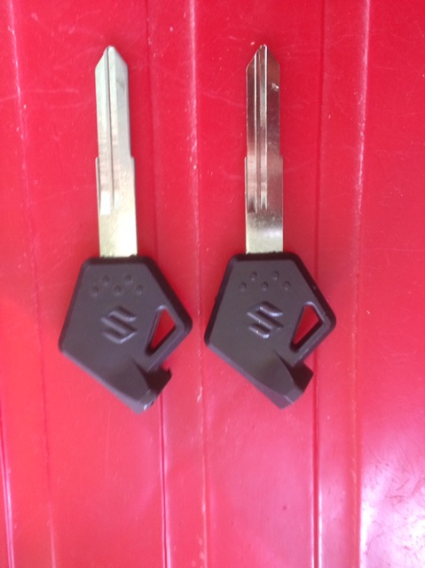Cặp phôi chìa khoá xe SUZUKI ( loại rảnh trái )