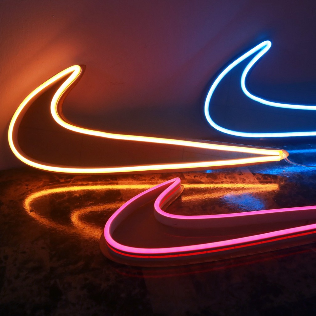 Đèn neon logo hình nike decor phòng ngủ, Thiết kế led neon theo yêu cầu nhiều màu sắc.