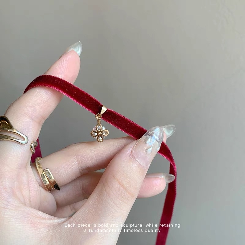 Vòng Cổ Choker Dây Nhung Màu Đỏ Đính Đá Thời Trang