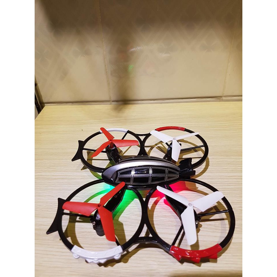 Máy bay điều khiển từ xa 4 cánh lộn 360