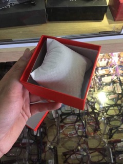 Hộp đựng đồng hồ cứng cáp