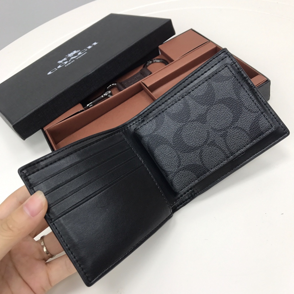 Ví nam COACH F26072 có 8 khe cắm thẻ