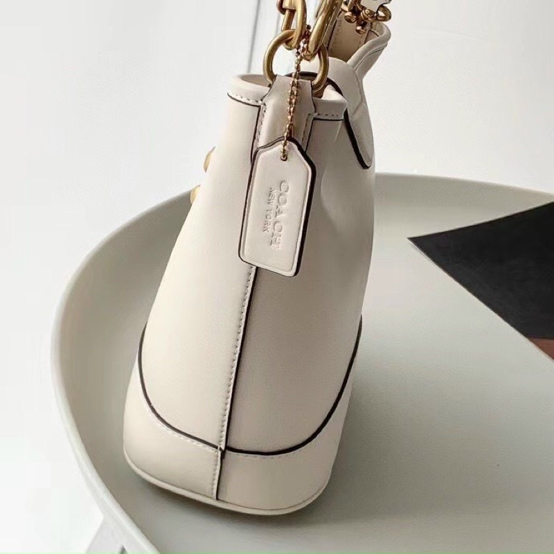 Túi Bucket Coach màu trắng