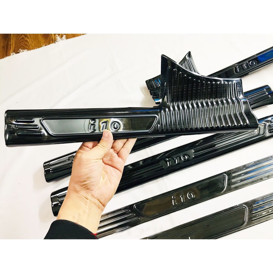 Ốp bậc cửa, nẹp bước chân crong, ngoài Xe Hyundai i10 2014 - 2020 chất liệu Titan