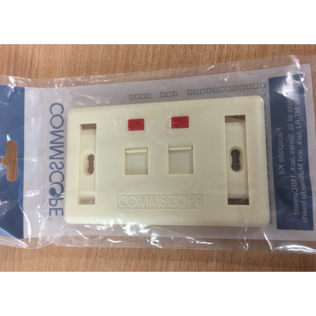 Mặt chữ nhật 2 cổng Commscope Outlet RJ45 Wall Plate White 272368-2 Faceplate Kit shuttered 2 Port