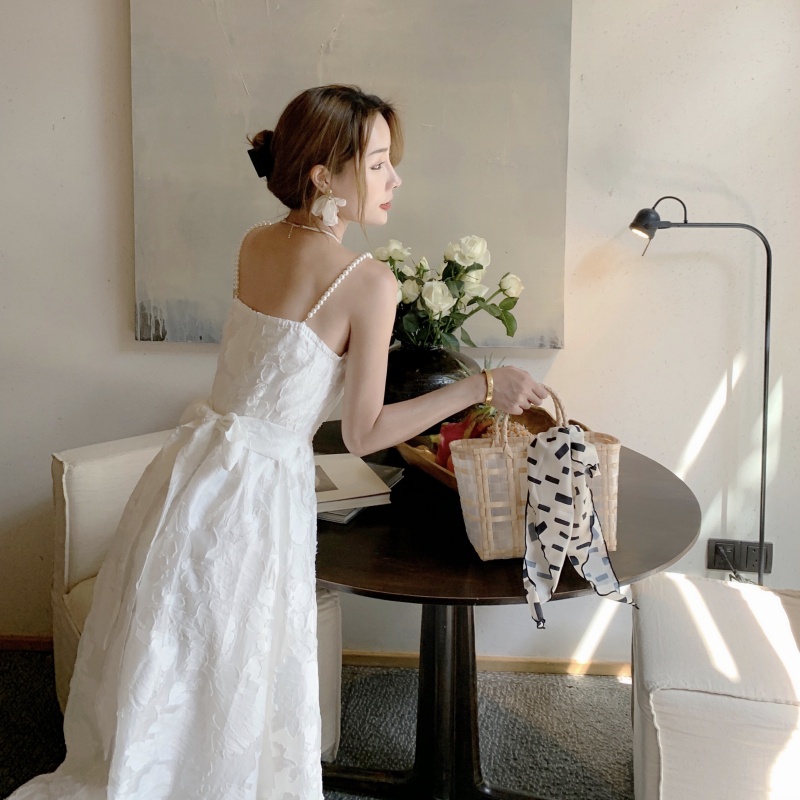  Đầm Trắng Hai Dây Đính Ngọc Trai Phong Cách Pháp Thanh Lịch | BigBuy360 - bigbuy360.vn