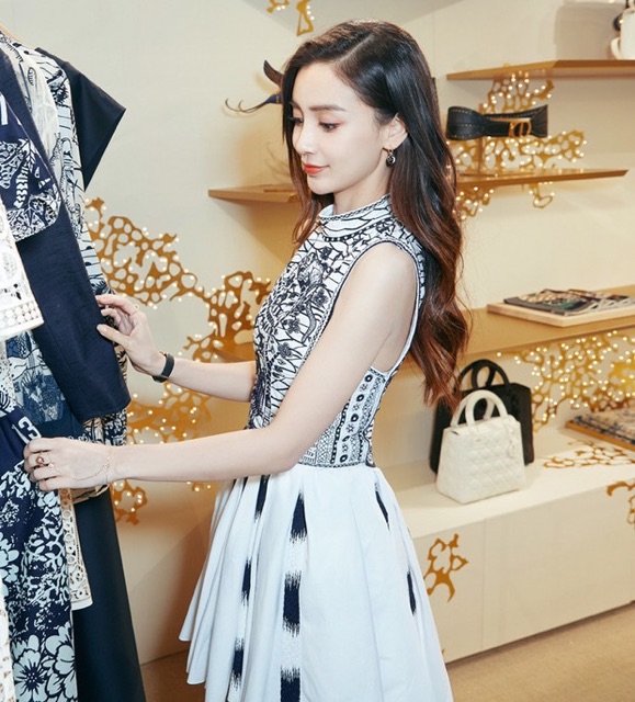 Đầm ren dáng xoè hoạ tiết thiết kế AngelaBaby