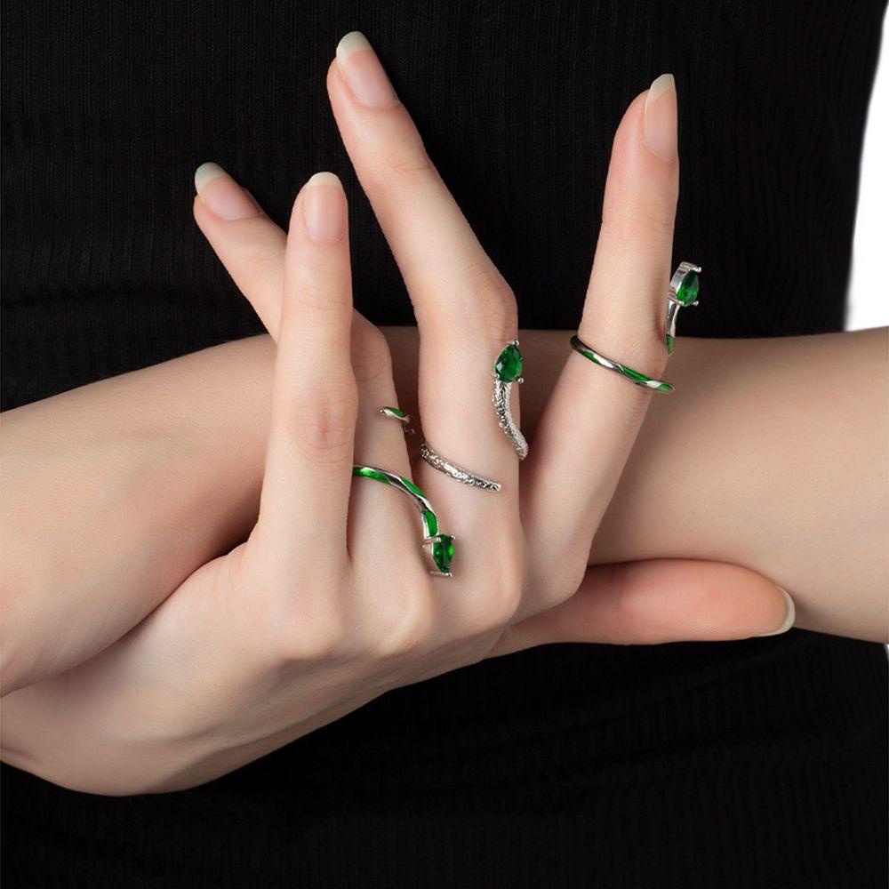 Nhẫn Hình Rắn Màu Xanh Lá Sang Trọng Làm Quà Tặng Cho Bạn Gái