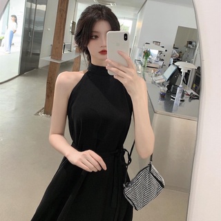 Váy xoè cổ yếm buộc đai