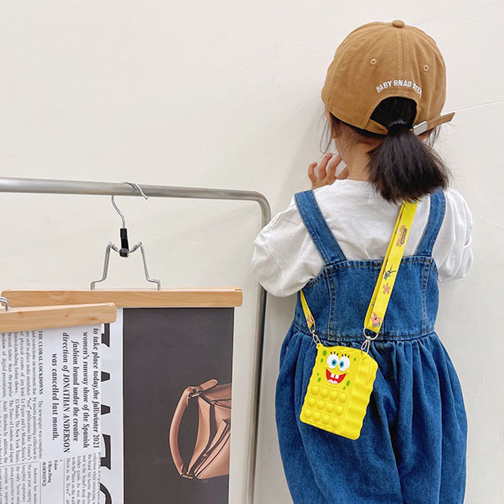 Túi Đeo Chéo Vai Bằng Silicon Hình Minion Dễ Thương Dành Cho Bé Gái