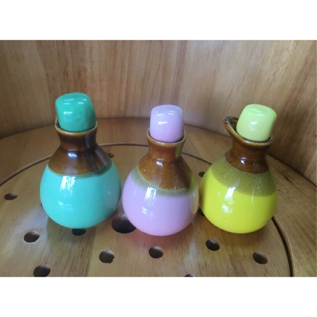 Lọ gốm đựng tinh dầu trong spa