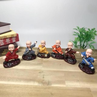 Bộ tượng sáu Chú Tiểu cầm binh khí thủ võ dễ thương