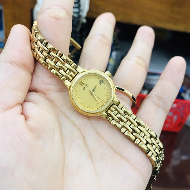 Đồng hồ nữ si nhật dáng lắc tay hiệu Seiko, dây khoá zin