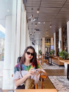 Kính mắt đen