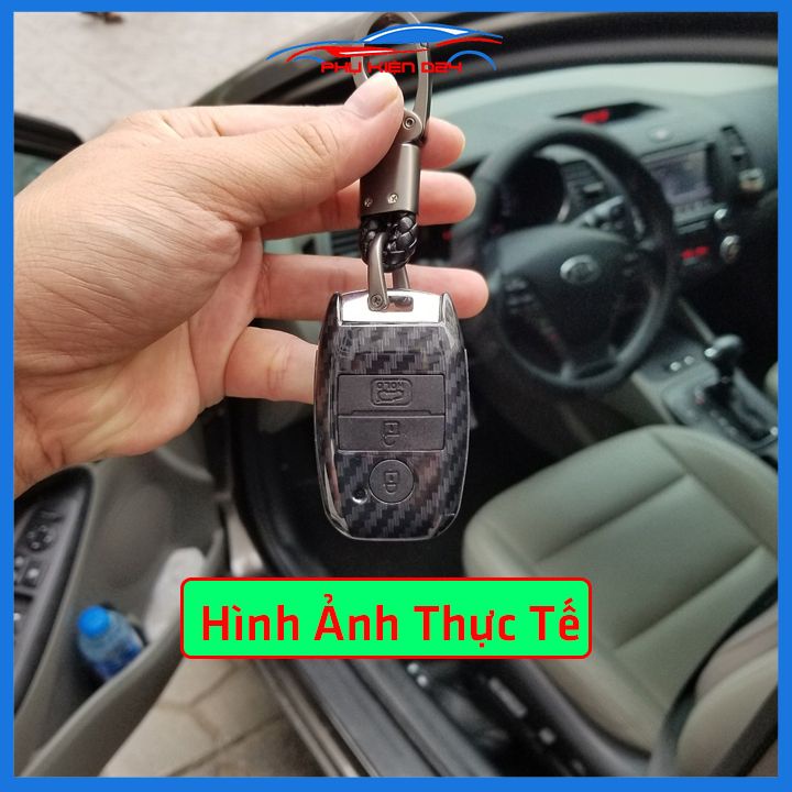 Ốp vỏ bọc chìa khóa xe Cerato 2016-2017-2018 sợi nhựa cacbon kèm móc treo Inox