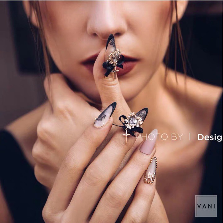 (1 Cái) Phụ Kiện Nail, Charm Hình Trái Tim Đính Đá Lớn Cột Nơ Đen - Vani Store