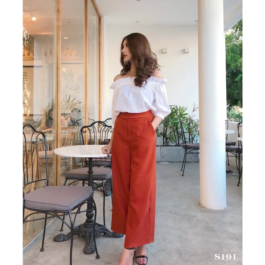 Sét bộ trễ vai áo trắng với quần đỏ dài ống rộng cực xinh