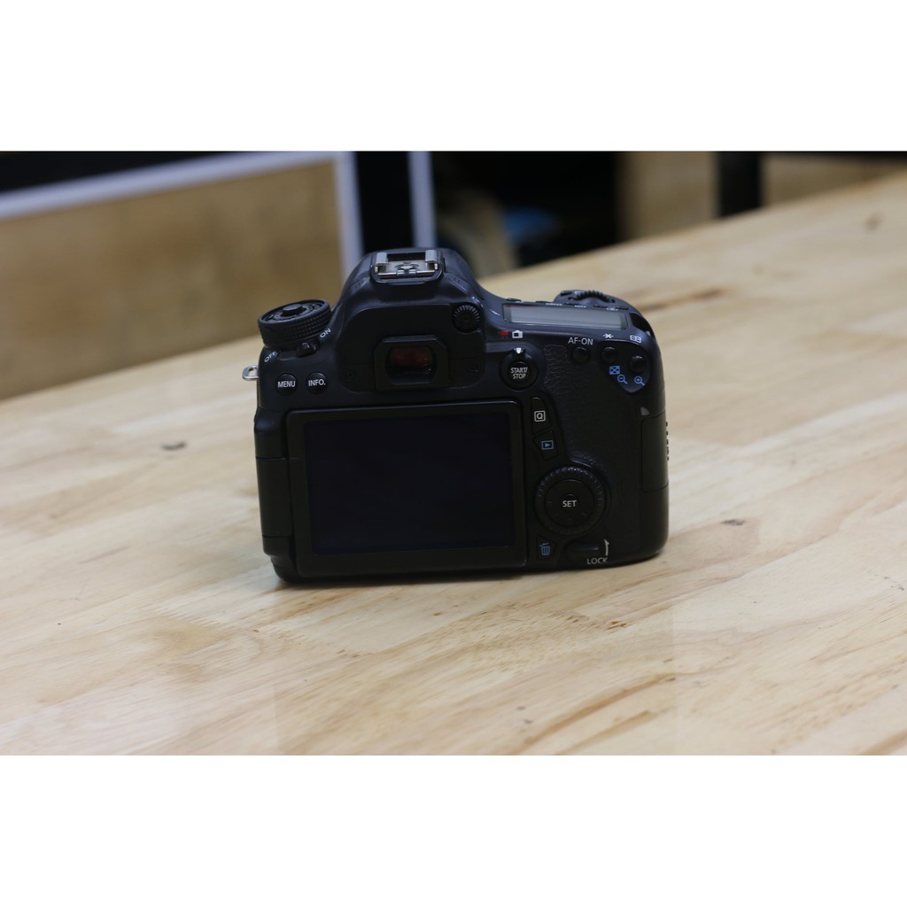 Máy ảnh Canon EOS 70D + Kit EF-S 18-55mm F/3.5-5.6 IS STM